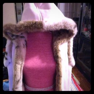 Pre own clean synthetic fur beige vest